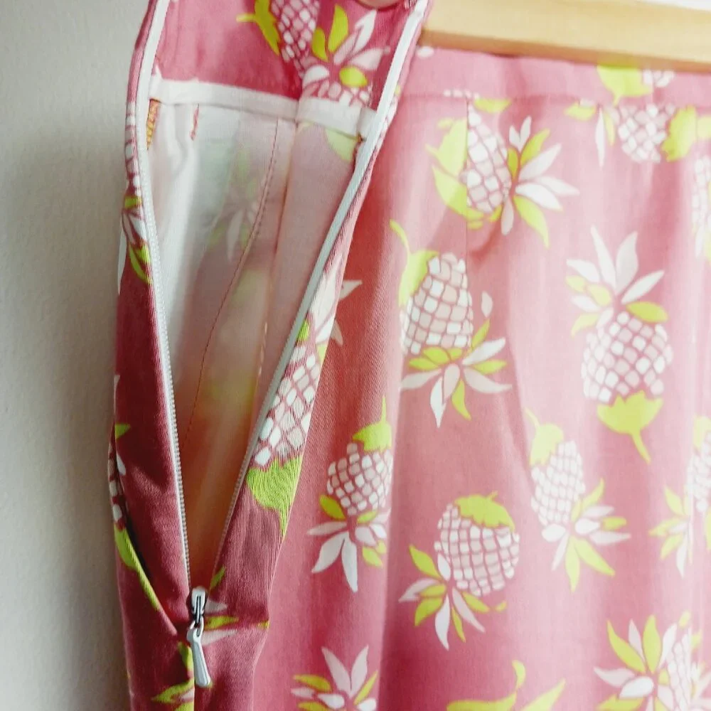 Brooks Brothers 346 Pink Pineapple Stretch Skirt, Size 8, Classic, Preppy, Golf